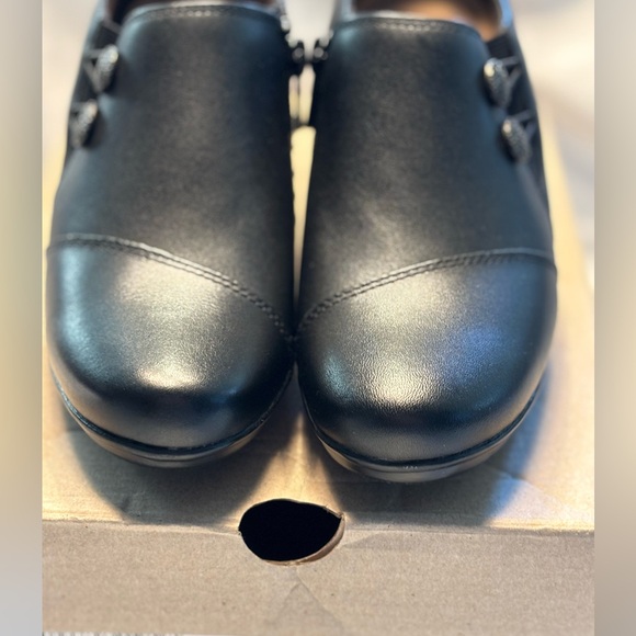 Clarks Women’s Emslie Warren Leather Ankle Boots size 5.5 New In Box - Picture 5 of 11